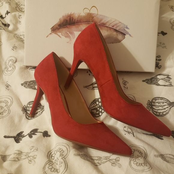 Shoes - Picture 3 of 4